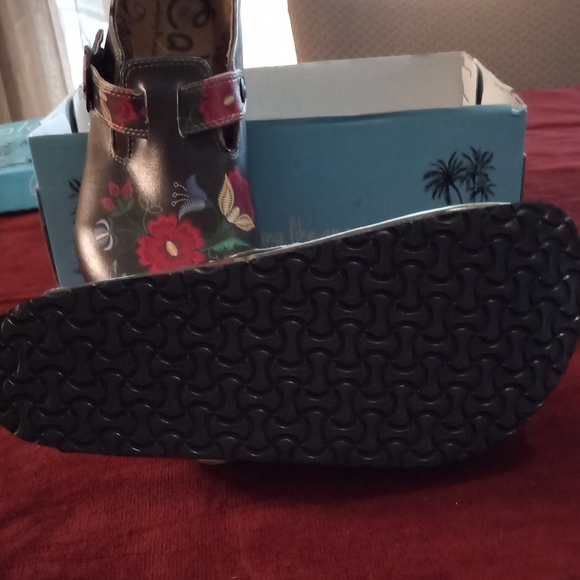 Calceo- Multi-colored flower print painted leather- size 36 New boxed - Picture 5 of 9